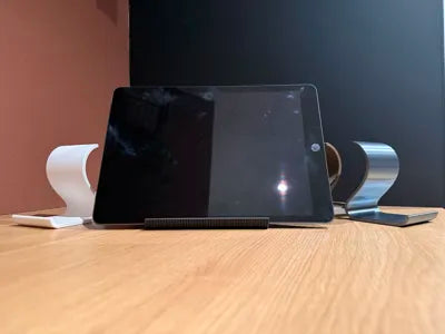 Curve Collection Phone Stand